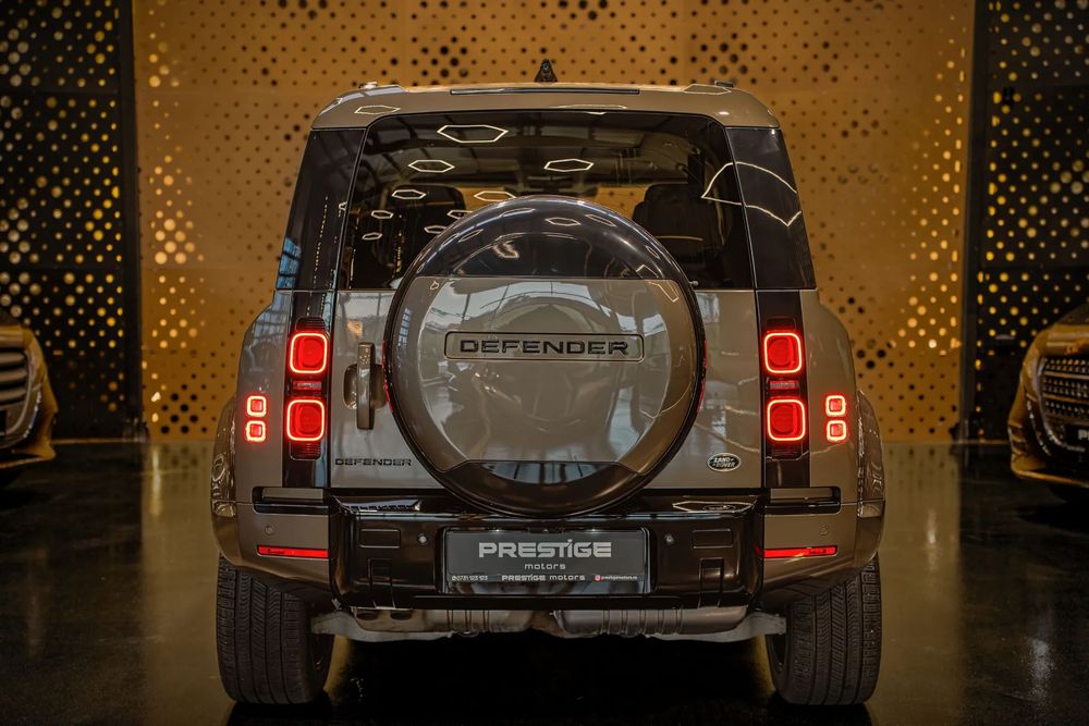 Land Rover Defender 2022 diesel, 60.008 € — imagine 5