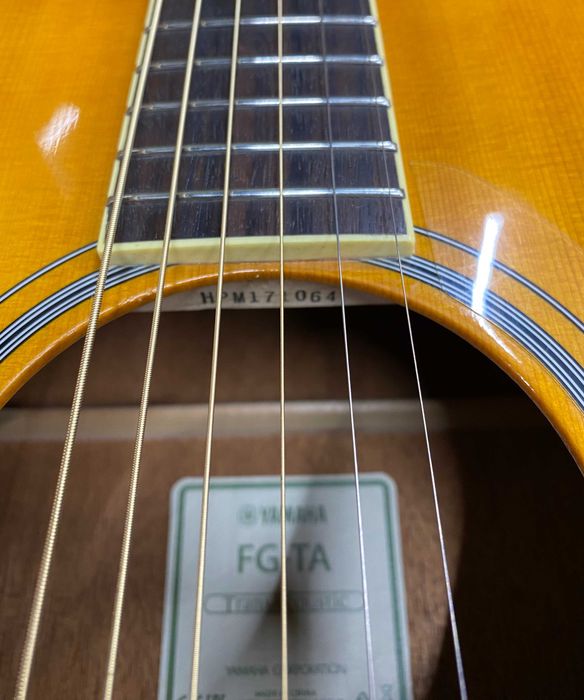 "ВОЛШЕБНАЯ" гитара YAMAHA FG TA трансакустика