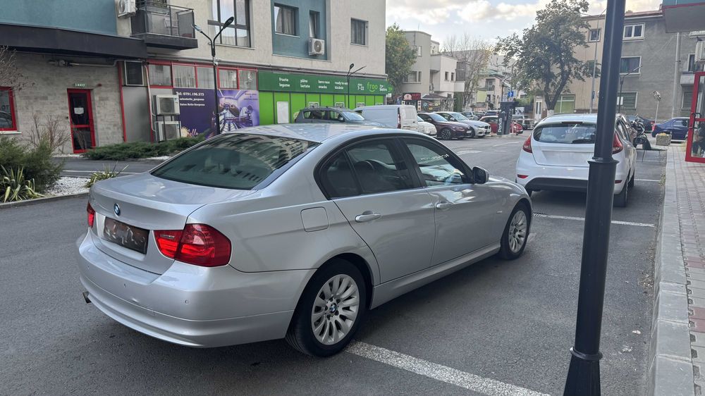 Vand BMW 318i LCI automat 2009