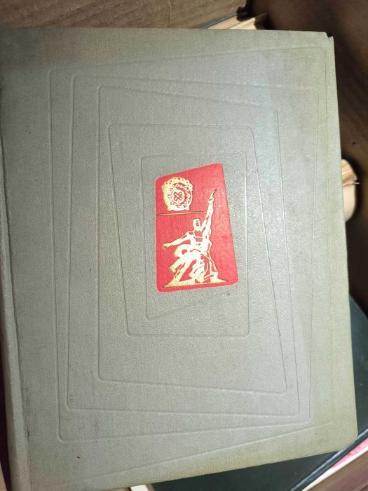 книги на руски и немски изкуство