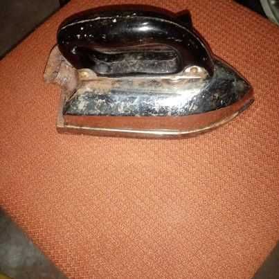 Ретро българска ютия