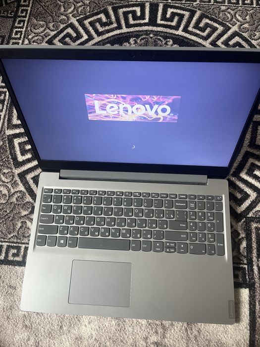 Ноутбук Lenovo.