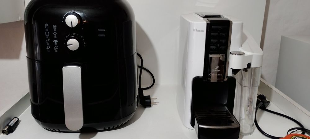 Vând airfryer și cafetiera Saeco