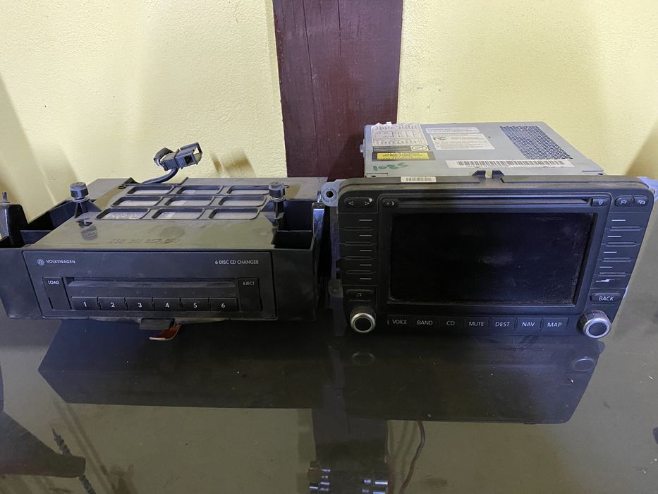 Navigație +Magazie CD VW Passat B6 pret 500 lei