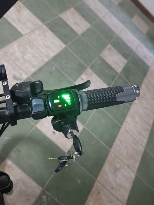 Electrovelosiped
Tezlik maksimal 32
Yurish masofasi 30/35km
Oldi chiro