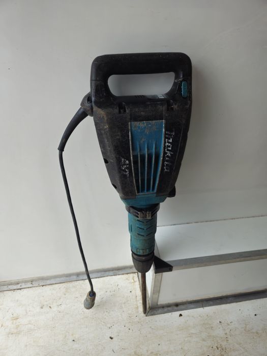 Demolator Makita HM1214C