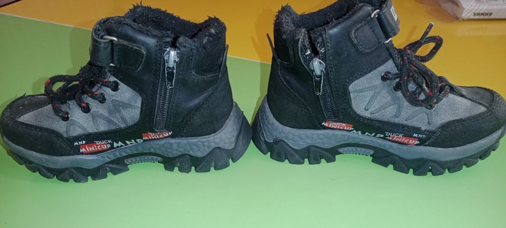 Полусапожки для мальчиков 29 размер в отличном состоянии!