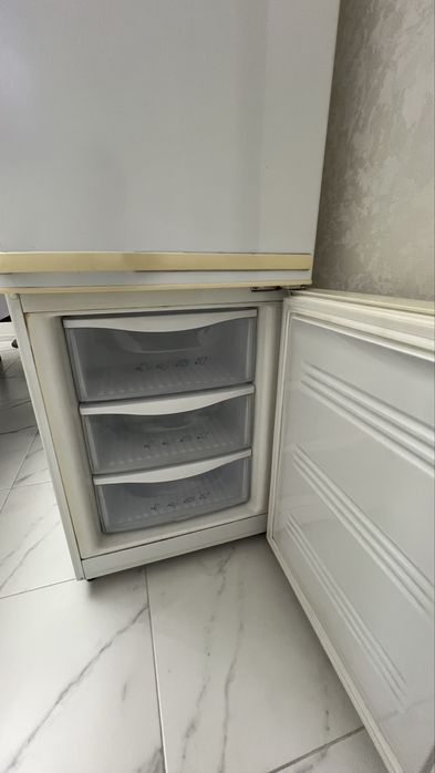 Холодильник Samsung продается в отличном состоянии