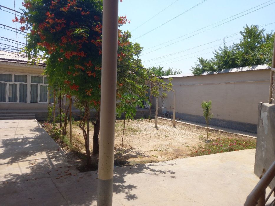 Uy sotiladi 3sotix 4ta xona