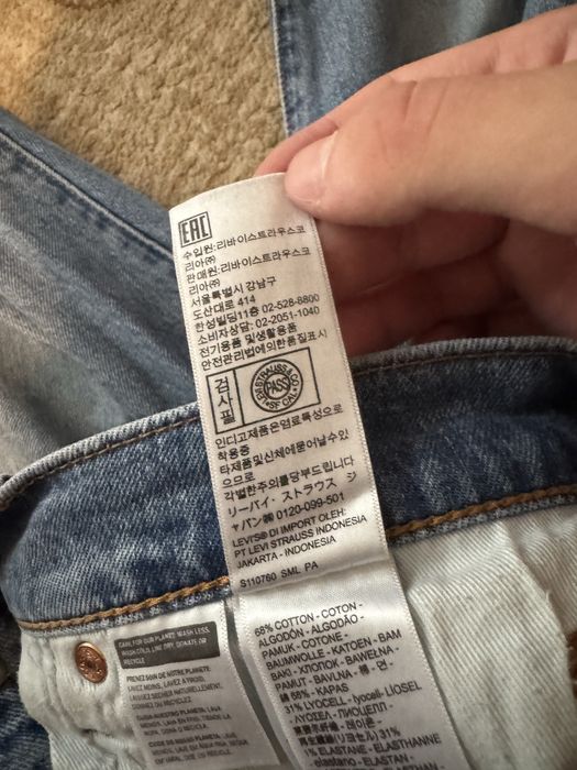 blugi levis albastrii
