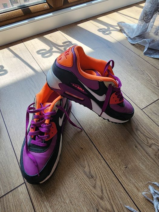 Продам оригинальные б/у кроссовки