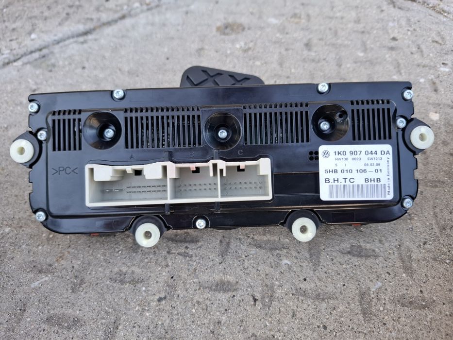 Подлакътник, скоростен лост, управление за климатроник, гумички педали