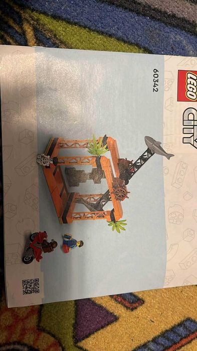 LEGO® City - Provocarea de cascadorii Atacul rechinului 60342