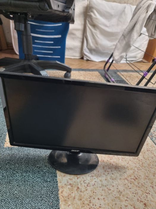 Монитор acer пятно есть