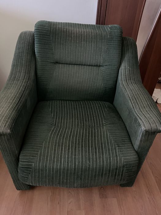 продам б/у диван и 2 кресла