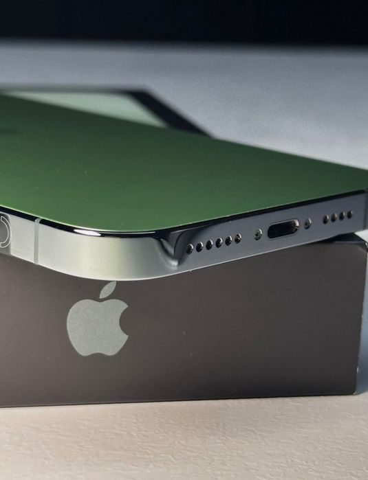 Продам Айфон 13 про макс green.