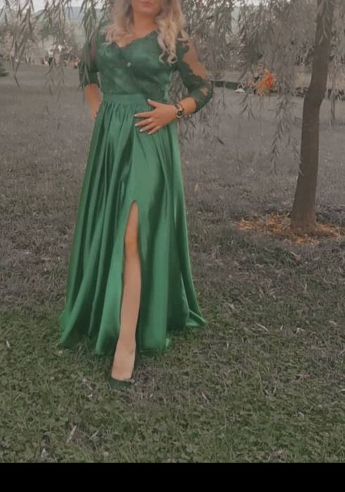 De vânzare doua rochițe superbe