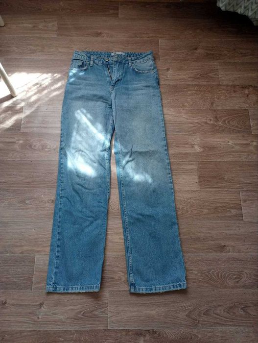 Продаются   хорошие вещи  б/у на девушку 18-20 лет летние и зимние