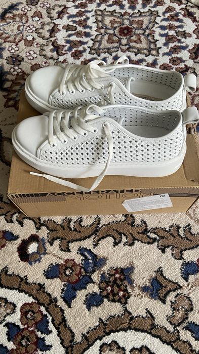 Кожаная женская обувь