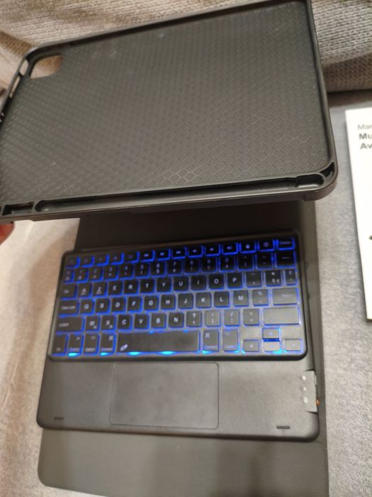 Husă cu tastatură Earto pentru iPad Air/Pro 11” Azerty, Neagră