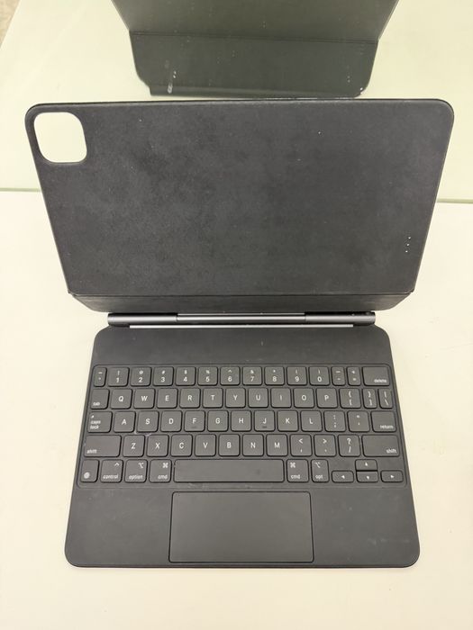 Apple iPad Pro 11-inch (2nd generation) 128GB + Magic Keyboard
