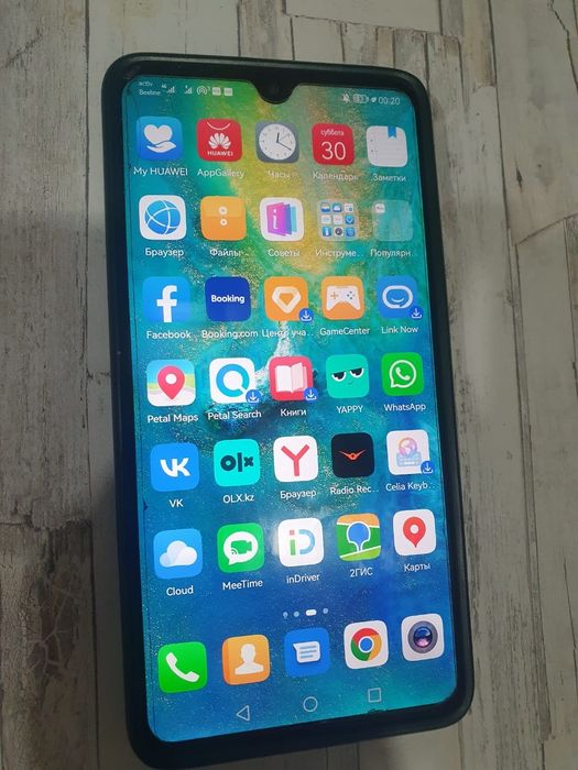 Продам мощный телефон смартфон Huawei mate 20