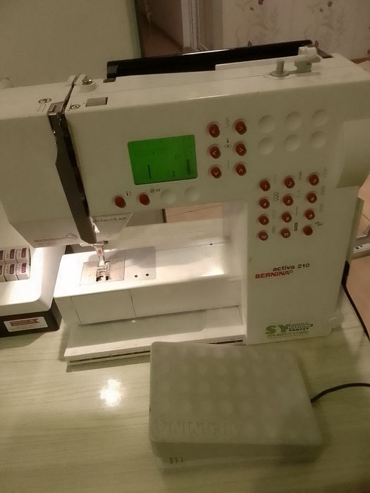 Vând mașina de cusut bernina
