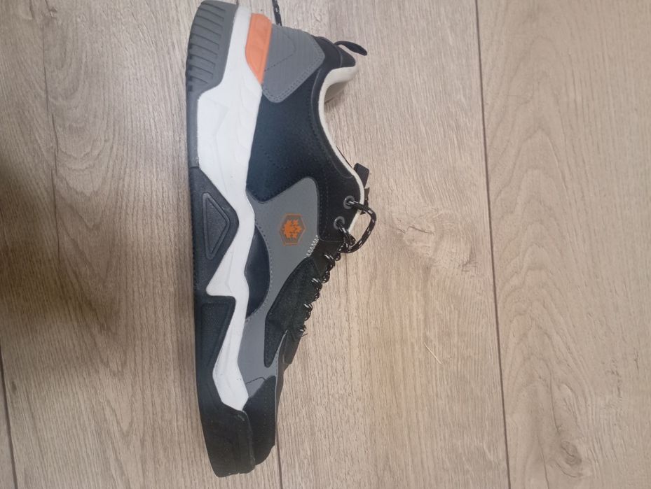 Обувь разная фирменная 15 тысяч