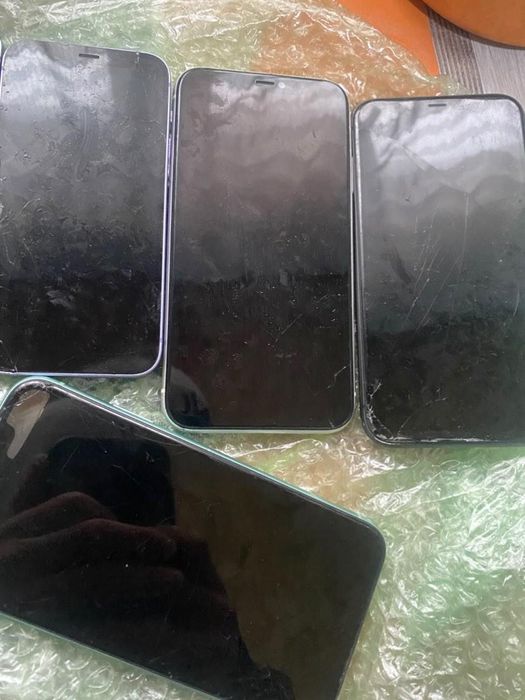 vând un lot de telefoane iPhone sau Samsung se vand și pe bucăți