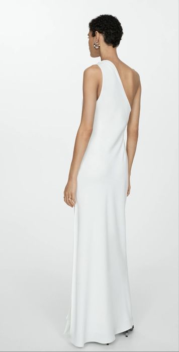Дълга бяла асиметрича рокля Mango