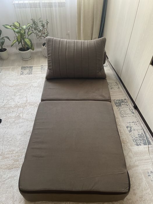 Без карказный диван