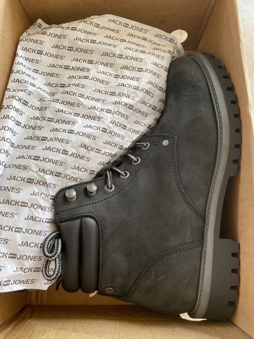 Боти J. J подходящи за мъже
