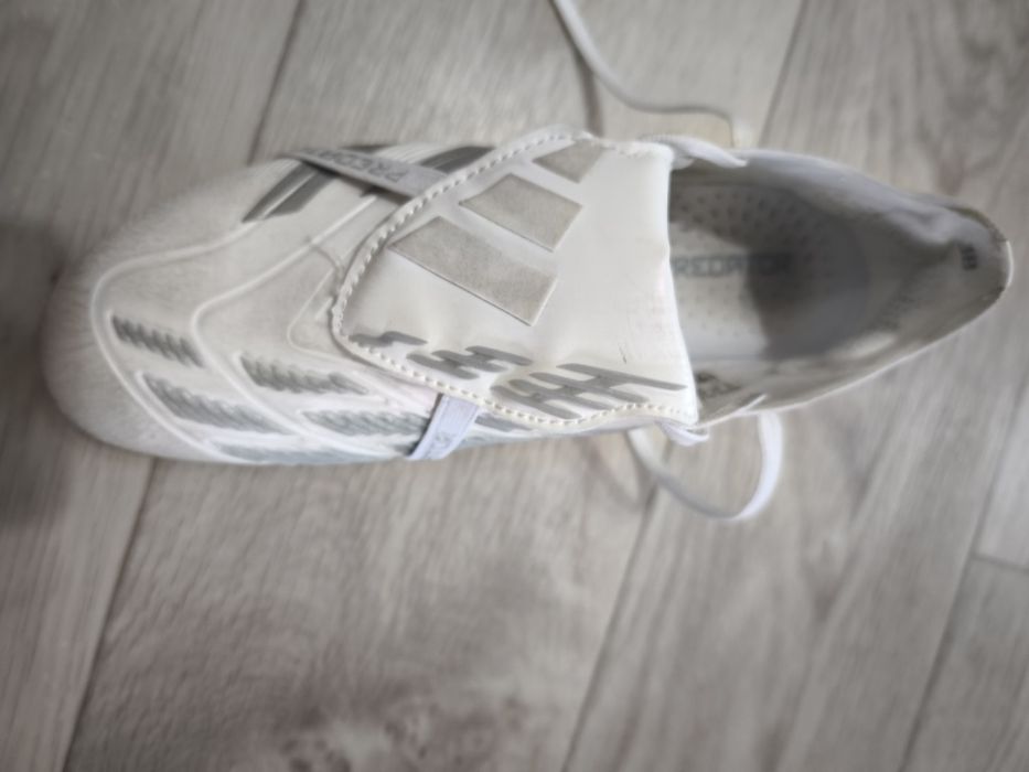 Продам футбольные бутсы