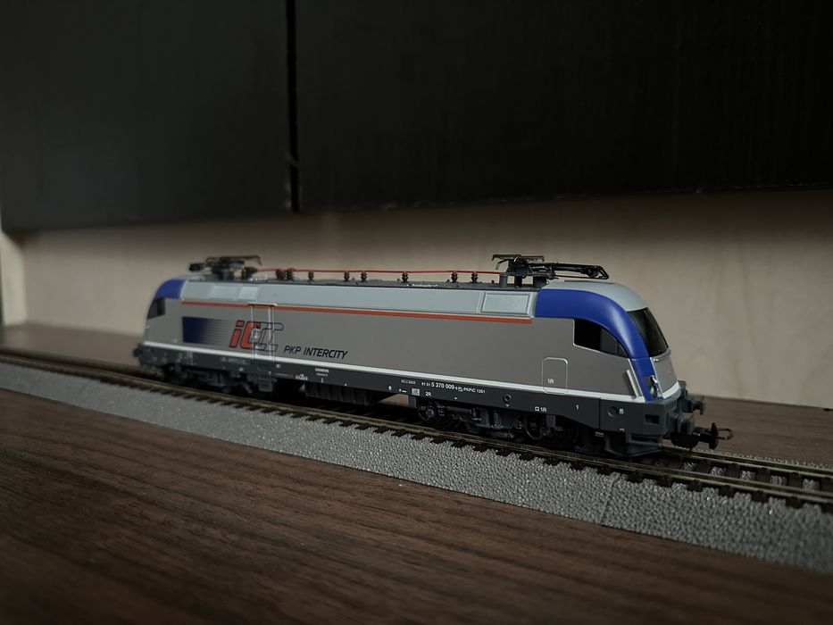 trenulet electric locomotiva taurus piko intercity scara ho/h0 1/87