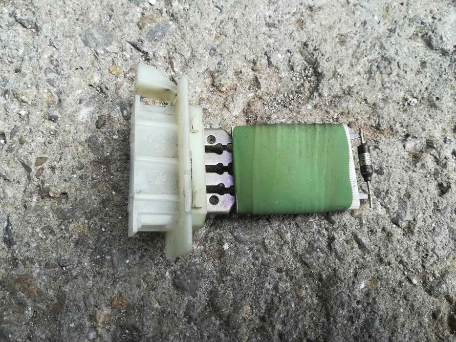 Peugeot Пежо 207 вентилатор моторче мотор реостат радиаторче парно