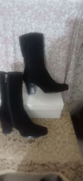 Продаются женские полусапожки.