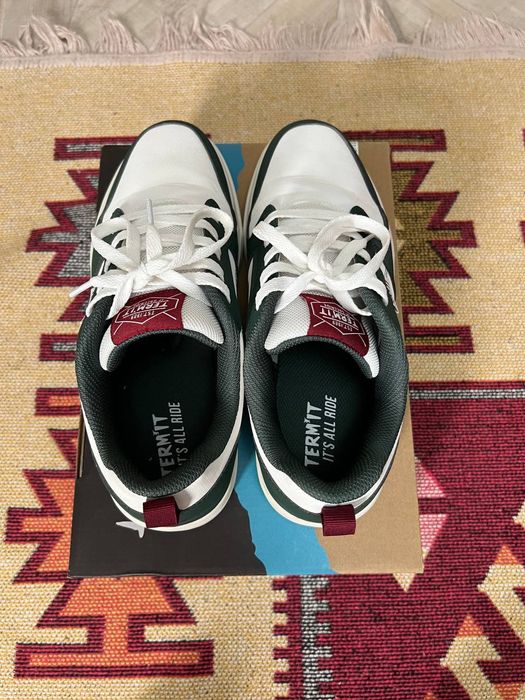 Продам кроссовки