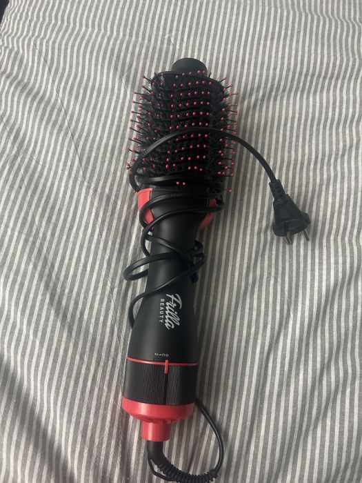 Четка-сешоар, почти неизползвана