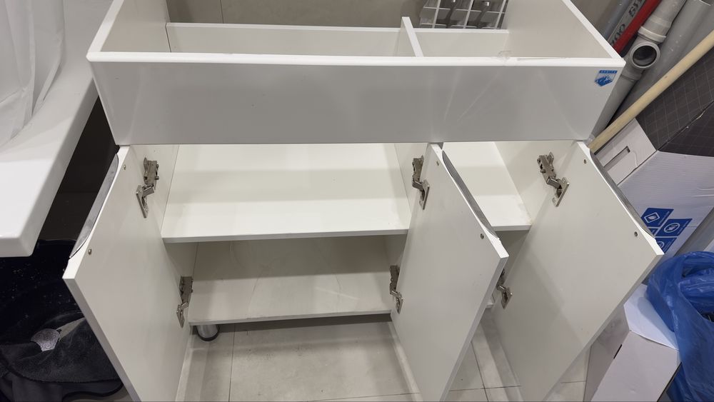 ПРОДАМ ТУМБУ в подарок ванный смеситель.