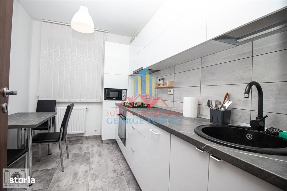 Apartament 2 camere total decomandat + parcare privata, Str. Acvilei 4