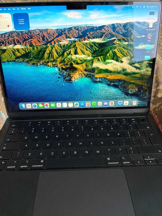 Laptop Apple MacBook Air 13-inch, cu procesor Apple M2, 256GB