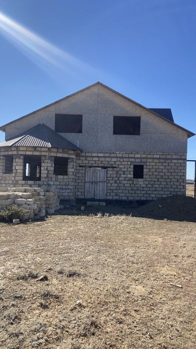 Мансардный дом,не до стройный