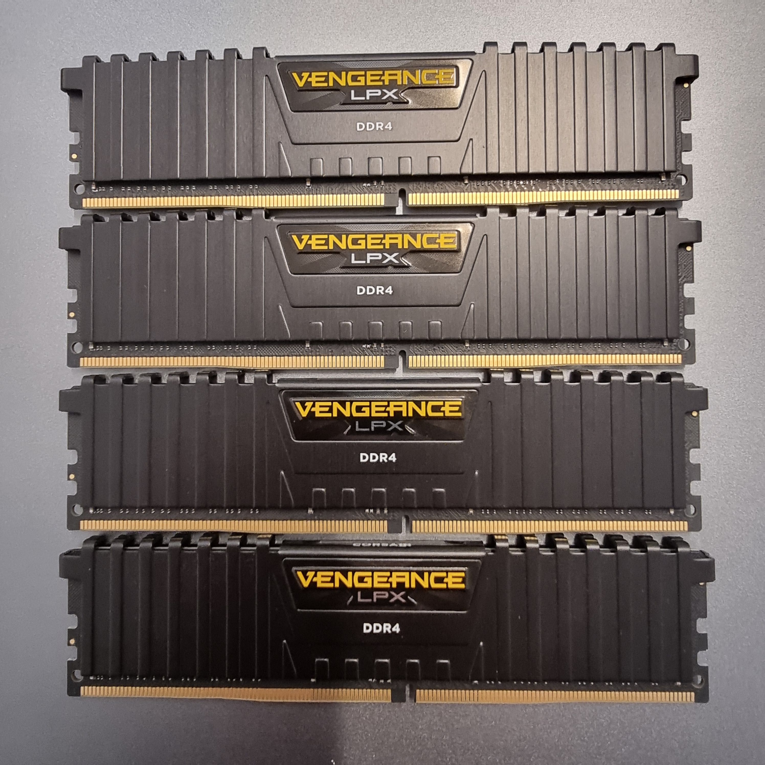 CORSAIR VENGEANCE® LPX 32GB (2 x 16GB) DDR4 DRAM 3200MHz C16