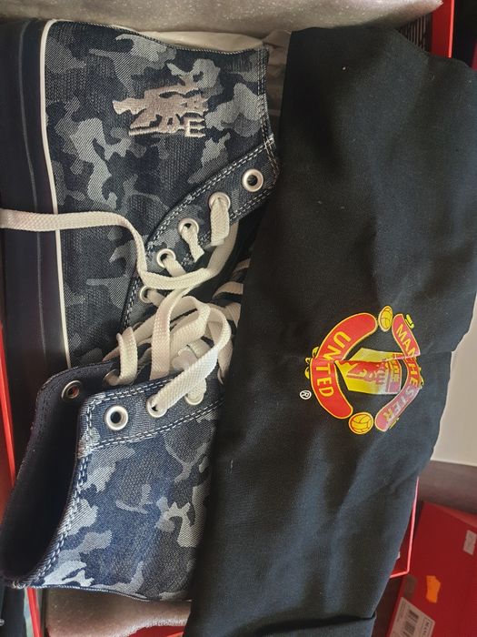 Кецове  Convers с лого Manchester  united
