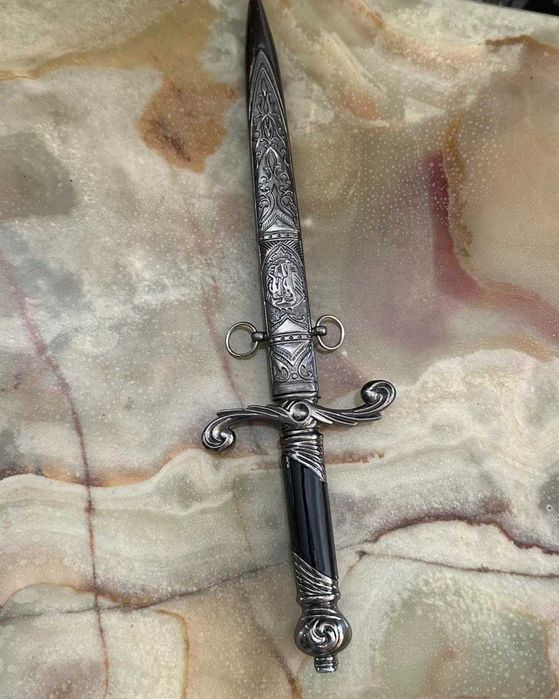 Stilet decorativ ,ornamente si lama metalice