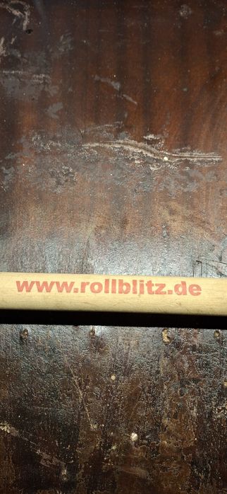 Ръчен уред за събиране на лешници ( Рол-блитз) .