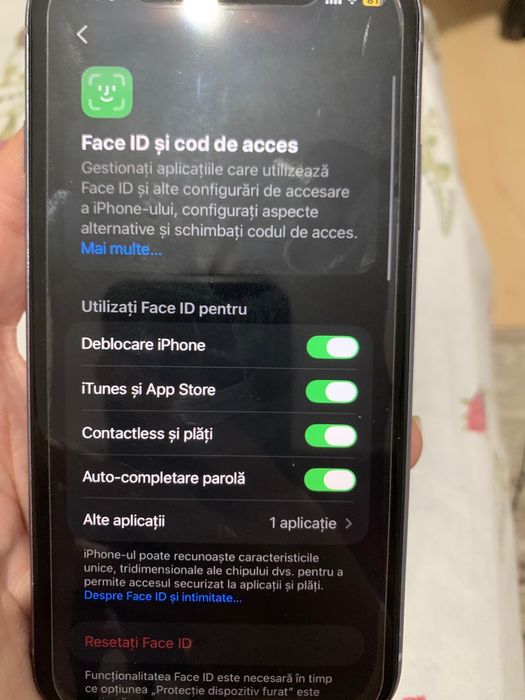 Vând iPhone 11 în stare bună de funcționare.