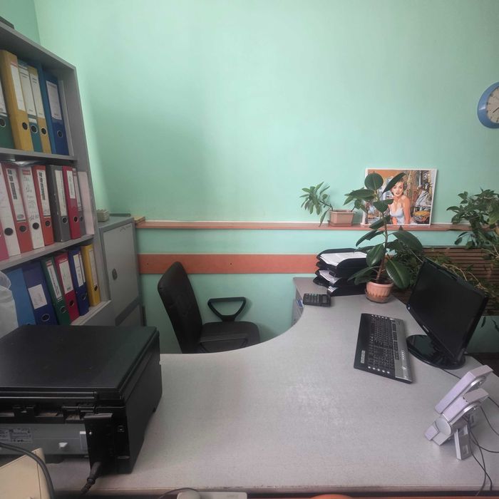 стол офисный и 2 тумбы