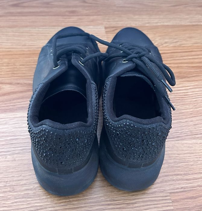 Дамски черни маратонки