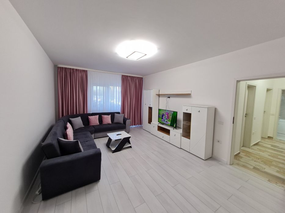 Propietar inchiriez apartament 2 camere etaj.1 cu loc de parcare
